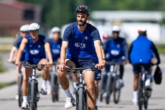 Aleksandar Vukotic (SV Darmstadt 98, 20) auf dem Weg zum Training mit dem Fahrrad SV Darmstadt 98, Fussball, 2. Bundesliga, Trainingslager, 4. Tag, 13.07.2025. SV Darmstadt 98, Fussball, 2. Bundesliga, Trainingslager, 4. Tag, 13.07.2025. Bad Wörishofen