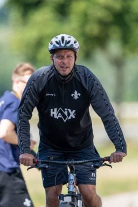 Florian Kohfeldt (SV Darmstadt 98, Trainer) auf dem Weg zum Training mit dem Fahrrad, SV Darmstadt 98, Fussball, 2. Bundesliga, Trainingslager, 4. Tag, 13.07.2025. SV Darmstadt 98, Fussball, 2. Bundesliga, Trainingslager, 4. Tag, 13.07.2025. Bad Wörishofen