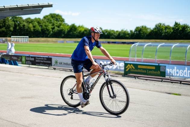 Isac Lidberg (SV Darmstadt 98, 07) auf dem Fahrrad, SV Darmstadt 98, Fussball, 2. Bundesliga, Trainingslager, 4. Tag, 13.07.2025. SV Darmstadt 98, Fussball, 2. Bundesliga, Trainingslager, 4. Tag, 13.07.2025. Bad Wörishofen