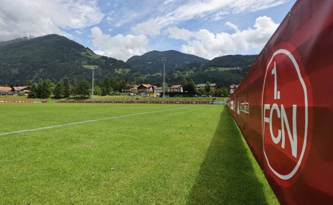 13.07.2025 - Fussball - 2. Fussball-Bundesliga - Saison 2025 2026 - 1. FC Nürnberg FCN Club - Trainingslager Sommer Sommertrainingslager Gais - Bruneck - Südtirol - Zink DaMa - xdaxmax - Symbolbild Symbolfoto Feature Impression - Sportplatz Trainingsplatz Fußballplatz Gais