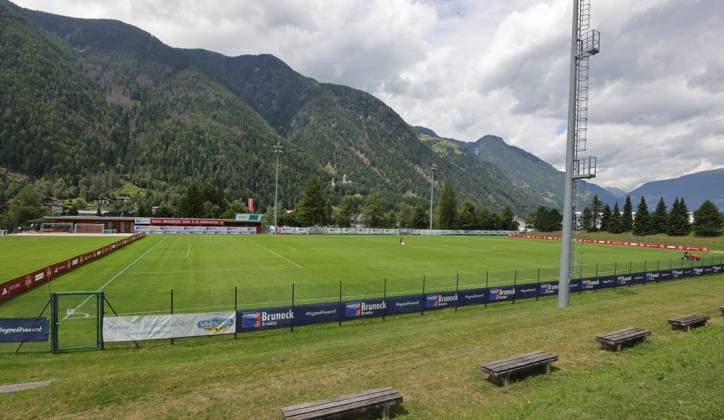 13.07.2025 - Fussball - 2. Fussball-Bundesliga - Saison 2025 2026 - 1. FC Nürnberg FCN Club - Trainingslager Sommer Sommertrainingslager Gais - Bruneck - Südtirol - Zink DaMa - xdaxmax - Symbolbild Symbolfoto Feature Impression - Sportplatz Trainingsplatz Fußballplatz Gais