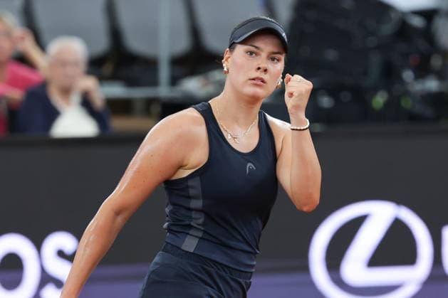 GER, Hamburg, xFSx, ATP250 Frauen-Tennistunier Qualifikationsrunde , MSC Hamburg Ladies Open 2025, 13.07.2025 Carlota Martinez Cirez (ESP), Anna Petkovic (GER) v.l., Anna Petkovic (GER) Siegerfaust, jubel Copyright: HMBxMedia FernandoxSoares