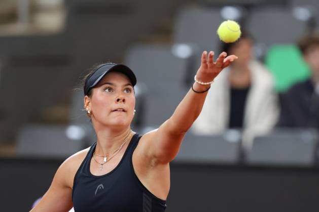 GER, Hamburg, xFSx, ATP250 Frauen-Tennistunier Qualifikationsrunde , MSC Hamburg Ladies Open 2025, 13.07.2025 Carlota Martinez Cirez (ESP), Anna Petkovic (GER) v.l., Anna Petkovic (GER) macht einen Aufschlag Copyright: HMBxMedia FernandoxSoares