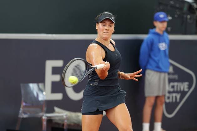 GER, Hamburg, xFSx, ATP250 Frauen-Tennistunier Qualifikationsrunde , MSC Hamburg Ladies Open 2025, 13.07.2025 Carlota Martinez Cirez (ESP), Anna Petkovic (GER) v.l., Anna Petkovic (GER) Siegerfaust, jubel Copyright: HMBxMedia FernandoxSoares