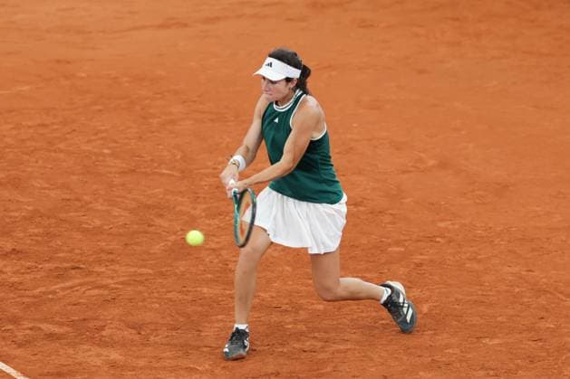 Sport Bilder des Tages GER, Hamburg, xFSx, ATP250 Frauen-Tennistunier Qualifikationsrunde , MSC Hamburg Ladies Open 2025, 13.07.2025 Carlota Martinez Cirez (ESP), Anna Petkovic (GER) v.l., Carlota Martinez Cirez (ESP) spielt eine Rueckhand Copyright: HMBxMedia FernandoxSoares