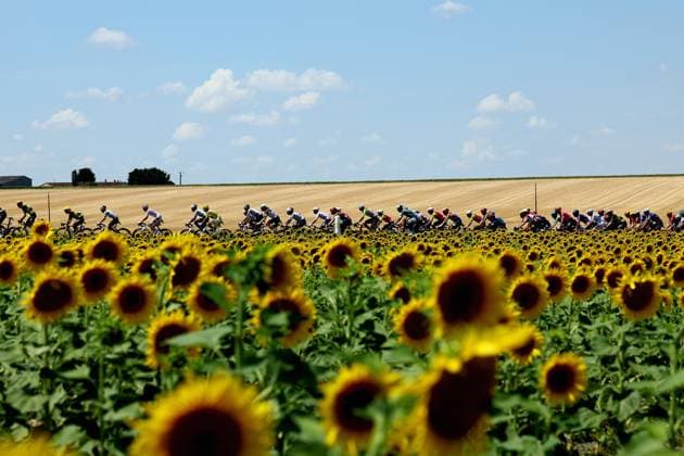 Sport Bilder des Tages the pack of the riders pictured in action during stage nine of the 2025 Tour de France cycling, from Chinon to Chateauroux (170 km), on Sunday 13 July 2025 in France. The 112th edition of the Tour de France starts on Saturday 5 July in Lille, France, and will finish in Paris, France on the 27th of July. DAVIDxPINTENS  x129071389x