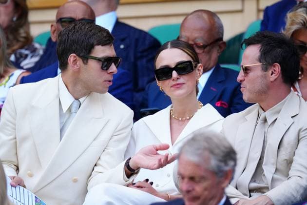 James Righton, Keira Knightley and Andrew Scott in the Royal Box on Centre Court Wimbledon Tennis Championships, Day 14, The All England Lawn Tennis and Croquet Club, London, UK - 13 Jul 2025London The All England Lawn Tennis and United Kingdom  Copyright: xJavierxGarcia Shutterstockx 15392297d