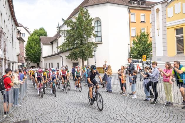 13.07.2025, Feldkirch, AUT, Tour of Austria 2025, Etappe 5 von Feldkirch nach Feldkirch (147,8 km), im Bild Markel Beloki Fernandez (ESP, EF EDUCATION - EASYPOST), Nicolya Vinokurov (KAZ, XDS ASTANA TEAM), Isaac Del Toro Romero (MEX, UAE TEAM EMIRATES XRG), Andrew August (USA, INEOS GRENADIERS), Felix Grossschartner (AUT, UAE TEAM EMIRATES XRG), Manfred Rädler (Bürgermeister von Feldkirch), Start in Feldkirch Markel Beloki Fernandez (ESP, EF EDUCATION - EASYPOST), Nicolya Vinokurov (KAZ, XDS ASTANA TEAM), Isaac Del Toro Romero (MEX, UAE TEAM EMIRATES XRG), Andrew August (USA, INEOS GRENADIERS), Felix Grossschartner (AUT, UAE TEAM EMIRATES XRG), Manfred Rädler (Bürgermeister von Feldkirch), Start in Feldkirch during the stage 5 from Feldkirch to Feldkirch (147,8 km) of the Tour of Austria. Feldkirch, Austria on 2025 07 13. Expa Feldkirch