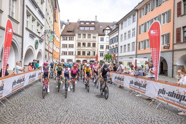 13.07.2025, Feldkirch, AUT, Tour of Austria 2025, Etappe 5 von Feldkirch nach Feldkirch (147,8 km), im Bild Markel Beloki Fernandez (ESP, EF EDUCATION - EASYPOST), Nicolya Vinokurov (KAZ, XDS ASTANA TEAM), Isaac Del Toro Romero (MEX, UAE TEAM EMIRATES XRG), Andrew August (USA, INEOS GRENADIERS), Felix Grossschartner (AUT, UAE TEAM EMIRATES XRG), Manfred Rädler (Bürgermeister von Feldkirch), Start in Feldkirch Markel Beloki Fernandez (ESP, EF EDUCATION - EASYPOST), Nicolya Vinokurov (KAZ, XDS ASTANA TEAM), Isaac Del Toro Romero (MEX, UAE TEAM EMIRATES XRG), Andrew August (USA, INEOS GRENADIERS), Felix Grossschartner (AUT, UAE TEAM EMIRATES XRG), Manfred Rädler (Bürgermeister von Feldkirch), Start in Feldkirch during the stage 5 from Feldkirch to Feldkirch (147,8 km) of the Tour of Austria. Feldkirch, Austria on 2025 07 13. Expa Feldkirch