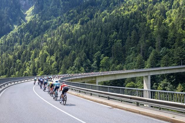 13.07.2025, Feldkirch, AUT, Tour of Austria 2025, Etappe 5 von Feldkirch nach Feldkirch (147,8 km), im Bild Peleton Brücke bei Ludesch Peleton Brücke bei Ludesch during the stage 5 from Feldkirch to Feldkirch (147,8 km) of the Tour of Austria. Feldkirch, Austria on 2025 07 13. Expa Feldkirch