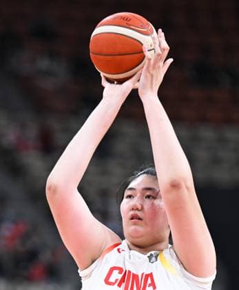 (250713) -- SHENZHEN, July 13, 2025 -- Zhang Ziyu of China shoots during the Group A match between China and Indonesia of FIBA Women s Asia Cup Division A in Shenzhen, south China s Guangdong Province, July 13, 2025. ) (SP)CHINA-SHENZHEN-BASKETBALL-FIBA WOMEN S ASIA CUP-CHN VS INA (CN) DengxHua 