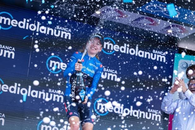 Sarah Gigante winning the Blue Jersey during Giro d Italia Women - Stage 8 - Forli Imola, Giro d Italia race in Imola, Italy, July 13 2025  Copyright: xTommasoxBerardi IPAxSportx xipa-agency.netx xx IPA_60334807 IPA_Agency_IPA60334807
