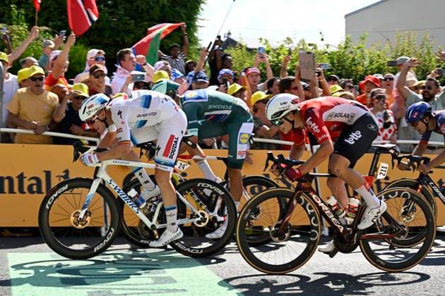 Tour de France 2025 Stage 9 CHATEAUROUX, FRANCE - JULY 13 : Merlier Tim (BEL) of Soudal Quick-Step wins, second place for Milan Jonathan (ITA) of Lidl - Trek, third place for De Lie Arnaud (BEL) of Lotto during stage 9 of the 112th edition of Tour de France an UCI World Tour 2.UWT cycling road race stage for Men Elite of 170 km with start in Chinon and finish in Chateauroux on July 13, 2025 in Chateauroux, France, 13 07 2025 ( Motordriver Kenny Verfaillie - Chateauroux France  Copyright: xJanxDexMeuleneirx