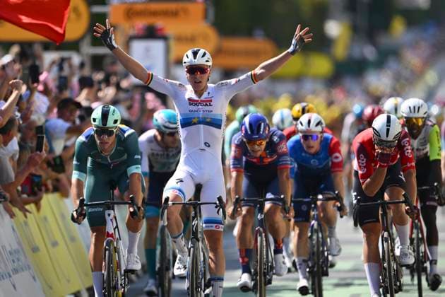 Tour de France 2025 Stage 9 CHATEAUROUX, FRANCE - JULY 13 : Merlier Tim (BEL) of Soudal Quick-Step wins, second place for Milan Jonathan (ITA) of Lidl - Trek, third place for De Lie Arnaud (BEL) of Lotto during stage 9 of the 112th edition of Tour de France an UCI World Tour 2.UWT cycling road race stage for Men Elite of 170 km with start in Chinon and finish in Chateauroux on July 13, 2025 in Chateauroux, France, 13 07 2025 ( Motordriver Kenny Verfaillie - Chateauroux France  Copyright: xVincentxKalutx