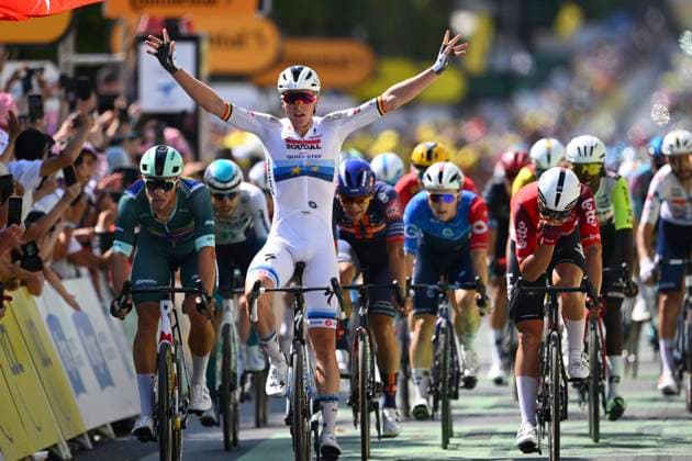 Tour de France 2025 Stage 9 CHATEAUROUX, FRANCE - JULY 13 : Merlier Tim (BEL) of Soudal Quick-Step wins, second place for Milan Jonathan (ITA) of Lidl - Trek, third place for De Lie Arnaud (BEL) of Lotto during stage 9 of the 112th edition of Tour de France an UCI World Tour 2.UWT cycling road race stage for Men Elite of 170 km with start in Chinon and finish in Chateauroux on July 13, 2025 in Chateauroux, France, 13 07 2025 ( Motordriver Kenny Verfaillie - Chateauroux France  Copyright: xVincentxKalutx