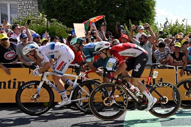 Tour de France 2025 Stage 9 CHATEAUROUX, FRANCE - JULY 13 : Merlier Tim (BEL) of Soudal Quick-Step wins, second place for Milan Jonathan (ITA) of Lidl - Trek, third place for De Lie Arnaud (BEL) of Lotto during stage 9 of the 112th edition of Tour de France an UCI World Tour 2.UWT cycling road race stage for Men Elite of 170 km with start in Chinon and finish in Chateauroux on July 13, 2025 in Chateauroux, France, 13 07 2025 ( Motordriver Kenny Verfaillie - Chateauroux France  Copyright: xVincentxKalutx