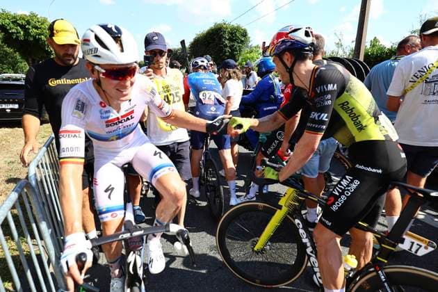 Tour de France 2025 Stage 9 CHATEAUROUX, FRANCE - JULY 13 : Van Aert Wout (BEL) of Team Visma Lease a Bike and Merlier Tim (BEL) of Soudal Quick-Step celebrates the victory after stage 9 of the 112th edition of Tour de France an UCI World Tour 2.UWT cycling road race stage for Men Elite of 170 km with start in Chinon and finish in Chateauroux on July 13, 2025 in Chateauroux, France, 13 07 2025 ( Motordriver Kenny Verfaillie - Chateauroux France  Copyright: xDavidxPintensx