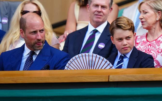 Prince William and Prince George (with a fan) in the Royal Box on Centre Court Wimbledon Tennis Championships, Day 14, The All England Lawn Tennis and Croquet Club, London, UK - 13 Jul 2025London The All England Lawn Tennis and United Kingdom  Copyright: xJavierxGarcia Shutterstockx 15392297cb