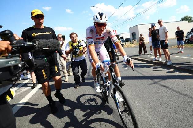 Tour de France 2025 Stage 9 CHATEAUROUX, FRANCE - JULY 13 : Merlier Tim (BEL) of Soudal Quick-Step celebrates the victory after stage 9 of the 112th edition of Tour de France an UCI World Tour 2.UWT cycling road race stage for Men Elite of 170 km with start in Chinon and finish in Chateauroux on July 13, 2025 in Chateauroux, France, 13 07 2025 ( Motordriver Kenny Verfaillie - Chateauroux France  Copyright: xDavidxPintensx