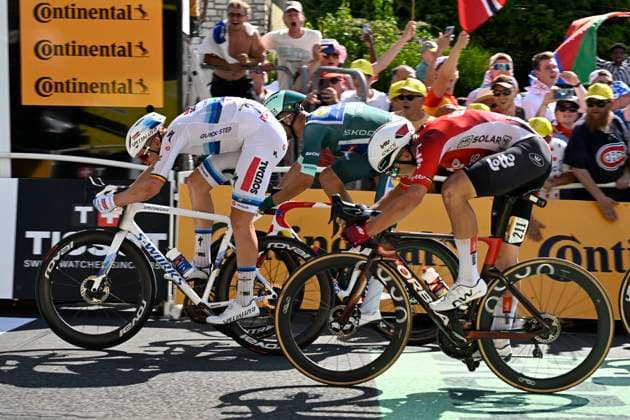 Tour de France 2025 Stage 9 CHATEAUROUX, FRANCE - JULY 13 : Merlier Tim (BEL) of Soudal Quick-Step wins, second place for Milan Jonathan (ITA) of Lidl - Trek, third place for De Lie Arnaud (BEL) of Lotto during stage 9 of the 112th edition of Tour de France an UCI World Tour 2.UWT cycling road race stage for Men Elite of 170 km with start in Chinon and finish in Chateauroux on July 13, 2025 in Chateauroux, France, 13 07 2025 ( Motordriver Kenny Verfaillie - Chateauroux France  Copyright: xVincentxKalutx