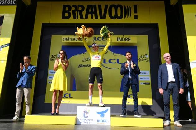 Tour de France 2025 Stage 9 CHATEAUROUX, FRANCE - JULY 13 : Pogacar Tadej (SLO) of UAE Team Emirates pictured with the yellow jersey during the podium ceremony of stage 9 of the 112th edition of Tour de France an UCI World Tour 2.UWT cycling road race stage for Men Elite of 170 km with start in Chinon and finish in Chateauroux on July 13, 2025 in Chateauroux, France, 13 07 2025 ( Motordriver Kenny Verfaillie - Chateauroux France  Copyright: xVincentxKalutx