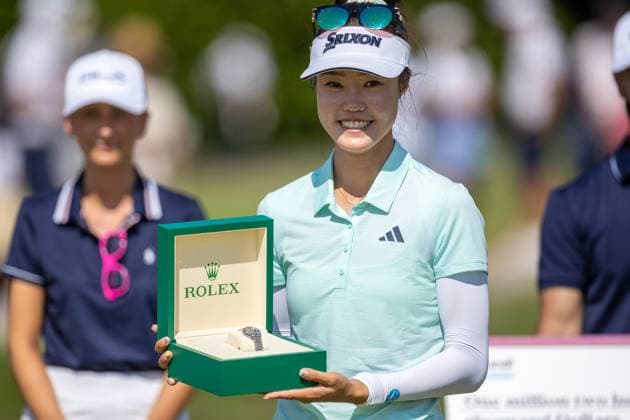 GRACE KIM ALMUNDI EVIAN CHAMPIONSHIP PHOTOPQR LE DAUPHINE Grégory YETCHMENIZA ; Évian-les-Bains ; 13 07 2025 ; Évian-les-Bains (Haute-Savoie),13 juillet. 2025 THE ALMUNDI EVIAN CHAMPIONSHIP sur notre photo : Grace Kim remporte le tournoi devant Jeeno Thitikul. Grégory Yetchmeniza Le Dauphiné Libéré