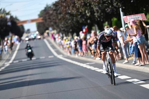 Tour de France 2025 Stage 9 CHATEAUROUX, FRANCE - JULY 13 : Van der Poel Mathieu (NED) of Alpecin - Deceuninck during stage 9 of the 112th edition of Tour de France an UCI World Tour 2.UWT cycling road race stage for Men Elite of 170 km with start in Chinon and finish in Chateauroux on July 13, 2025 in Chateauroux, France, 13 07 2025 ( Motordriver Kenny Verfaillie - Chateauroux France  Copyright: xPetexGodingx