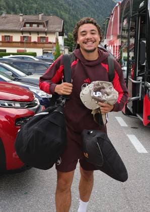 13.07.2025 - Fussball - 2. Fussball-Bundesliga - Saison 2025 2026 - 1. FC Nürnberg FCN Club - Trainingslager Sommer Sommertrainingslager Gais - Bruneck - Südtirol - Zink DaMa - xdaxmax - Rafael Lubach (18, 1. FC Nürnberg FCN ) kommt am Mannschaftshotel Teamhotel an