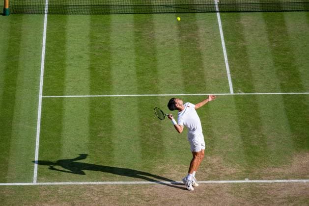 Tennis - Wimbledon Championship 2025 - Day 14 LONDON, ENGLAND - Sunday, July 13, 2025: Carlos Alcaraz (ESP) serves during the Gentlemen s Singles Final on Day Fourteen of The Championships Wimbledon 2025 at the All England Lawn Tennis and Croquet Club. (Photo by Kirsten Holst Propaganda) LONDON All England Lawn Tennis and Croquet Club GREATER LONDON ENGLAND  Copyright: xKirstenxHolstx 2025-07-13-030-Wimbledon_2025_Day_14