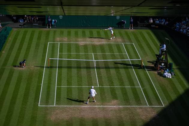 Tennis - Wimbledon Championship 2025 - Day 14 LONDON, ENGLAND - Sunday, July 13, 2025: Carlos Alcaraz (ESP) returns to Jannik Sinner (ITA) during the Gentlemen s Singles Final on Day Fourteen of The Championships Wimbledon 2025 at the All England Lawn Tennis and Croquet Club. (Photo by Kirsten Holst Propaganda) LONDON All England Lawn Tennis and Croquet Club GREATER LONDON ENGLAND  Copyright: xKirstenxHolstx 2025-07-13-020-Wimbledon_2025_Day_14