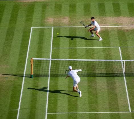 Tennis - Wimbledon Championship 2025 - Day 14 LONDON, ENGLAND - Sunday, July 13, 2025: Carlos Alcaraz (ESP) returns during the Gentlemen s Singles Final on Day Fourteen of The Championships Wimbledon 2025 at the All England Lawn Tennis and Croquet Club. (Photo by Kirsten Holst Propaganda) LONDON All England Lawn Tennis and Croquet Club GREATER LONDON ENGLAND  Copyright: xKirstenxHolstx 2025-07-13-025-Wimbledon_2025_Day_14