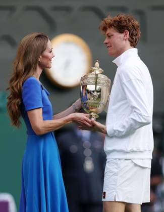 Catherine Princess of Wales presents the winners trophy to Jannik Sinner Wimbledon Tennis Championships, Day 14, The All England Lawn Tennis and Croquet Club, London, UK - 13 Jul 2025London The All England Lawn Tennis and United Kingdom  Copyright: xEllaxLing Shutterstockx 15392298cu