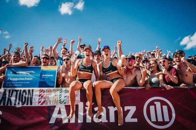 Beachvolleyball Frauen Allianz German Beach Tour 2025 Tourstop München 13.07.2025 v.l. Melanie Paul und Lea Kunst gewinnen das Turiner in München und jubeln München Zentraler Hochschulsport Münche Bayern Deutschland