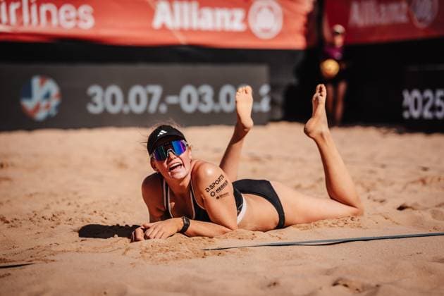 Beachvolleyball Frauen Allianz German Beach Tour 2025 Tourstop München 13.07.2025 Lea Kunst liegt am Boden München Zentraler Hochschulsport Münche Bayern Deutschland