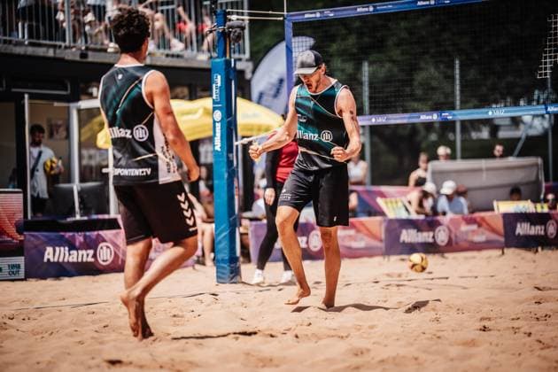 Beachvolleyball Männer Allianz German Beach Tour 2025 Tourstop München 13.07.2025 v.l. Lui Wüst und Paul Henning jubeln München Zentraler Hochschulsport Münche Bayern Deutschland