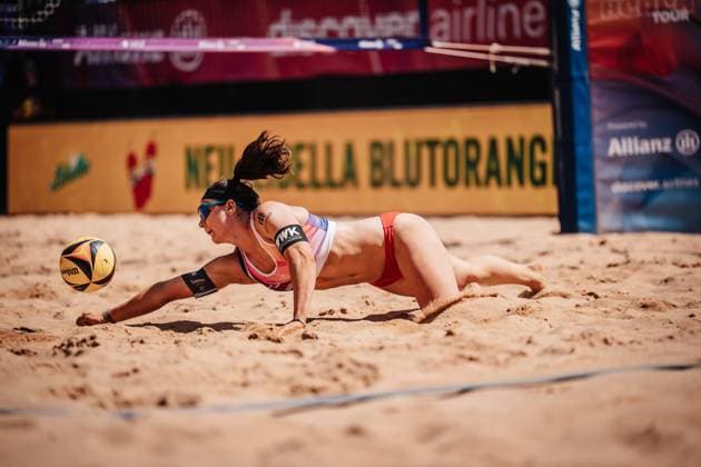 Beachvolleyball Frauen Allianz German Beach Tour 2025 Tourstop München 13.07.2025 Anna-Lena Grüne springt zum Ball München Zentraler Hochschulsport Münche Bayern Deutschland