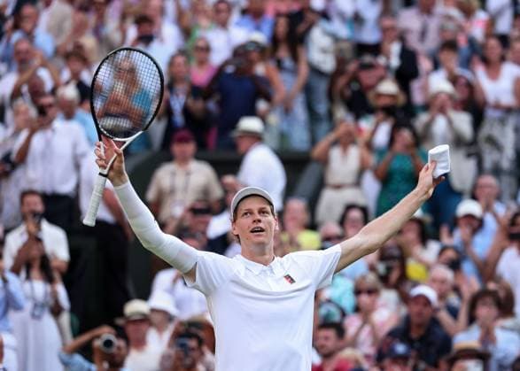 Jannik Sinner (ITA) jubelt nach dem Sieg, Jubel, Freude, Emotion, Endspiel, Final, Herren Einzel, Men s Singles Tennis - Wimbledon 2021 - Grand Slam ITF ATP, Tennis Herren WTA, Tennis Damen - AELTC - London - - Great Britain - 13 July 2025. Jannik Sinner (ITA) jubelt nach dem Sieg, Jubel, Freude, Emotion, Endspiel, Final, Herren Einzel, Men s Singles Tennis - Wimbledon 2021 - Grand Slam ITF ATP WTA - AELTC - London - - Great Britain - 13 July 2025. Copyright: xJuergenxHasenkopfx