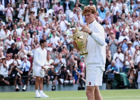 Sieger Jannik Sinner mit Pokal, Trophäe, Siegerehrung, Presentation, Endspiel, Final, Herren Einzel, Men s Singles Tennis - Wimbledon 2021 - Grand Slam ITF ATP, Tennis Herren WTA, Tennis Damen - AELTC - London - - Great Britain - 13 July 2025. Copyright: xJuergenxHasenkopfx