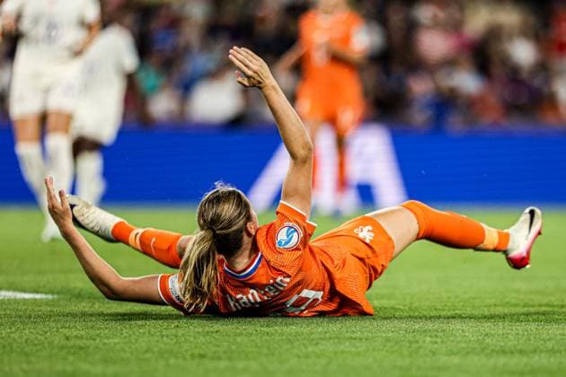 2025-07-13 Netherlands v France - UEFA Women s EURO 2025 Group D BASEL, SWITZERLAND - JULY 13: Wieke Kaptein of the Netherlands falls to the ground during the UEFA Women s EURO 2025 Group D match between Netherlands and France at St. Jakob-Park on July 13, 2025 in Basel, Switzerland. (Photo by Leiting Gao BSR Agency) Basel Switzerland Content not available for redistribution in The Netherlands directly or indirectly through any third parties. Copyright: xBSRxAgencyx