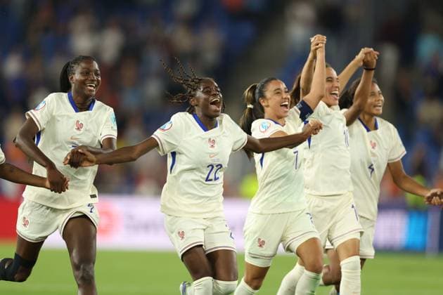 Melween N Dongala of France and France celebrate after the match. Netherlands Women v France Women, UEFA European Women s Championship, Football, St.Jakob-Park, Basel, Switzerland - 13 Jul 2025Basel St. Jakob-Park Switzerland EDITORIAL USE ONLY No use with unauthorised audio, video, data, fixture lists, club league logos or live services. Online in-match use limited to 120 images, no video emulation. No use in betting, games or single club league player publications.  Copyright: xRyanxBrowne Shutterstockx 15395675es