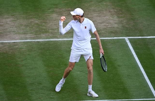 (250714) -- LONDON, July 14, 2025 -- Jannik Sinner reacts during the men s singles final between Carlos Alcaraz of Spain and Jannik Sinner of Italy at the Wimbledon Tennis Championships in London, Britain, July 13, 2025. ) (SP)BRITAIN-LONDON-TENNIS-WIMBLEDON-MEN S SINGLES-FINAL ZhaoxDingzhe 