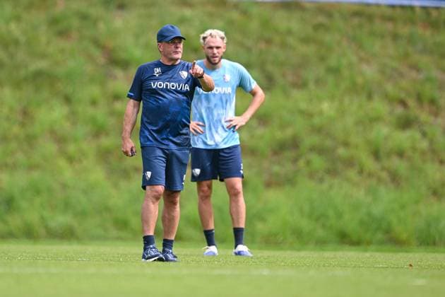 14.07.2025, Fussball, Saison 2025 2026, 2. Bundesliga, Vorbereitung, Sommertrainingslager des VfL Bochum in Scheffau am Wilden Kaiser, Trainer Dieter Hecking (VfL Bochum 1848), Philipp Strompf (VfL Bochum 1848) xRHR-FOTO YYx