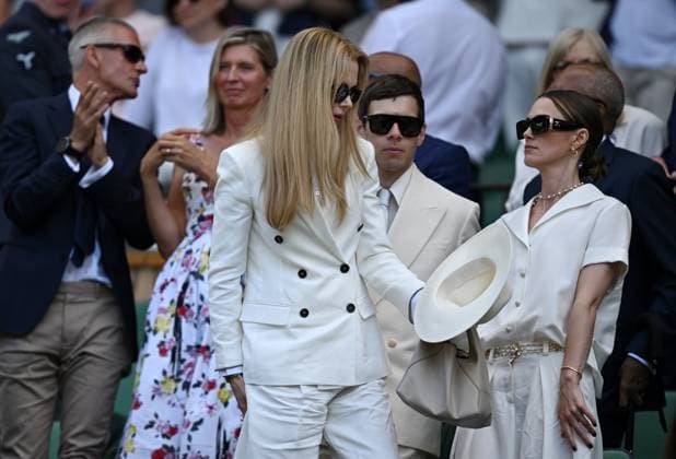 Day Fourteen: The Championships - Wimbledon 2025 LONDON, ENGLAND - JULY 13: Actor Nicole Kidman walks past Keira Knightley in the royal box on day fourteen of The Championships Wimbledon 2025 at All England Lawn Tennis and Croquet Club on July 13, 2025 in London, England. (Photo by Visionhaus via ) London All England Lawn Tennis and Croq England United Kingdom Copyright: xVisionhausx 776305105