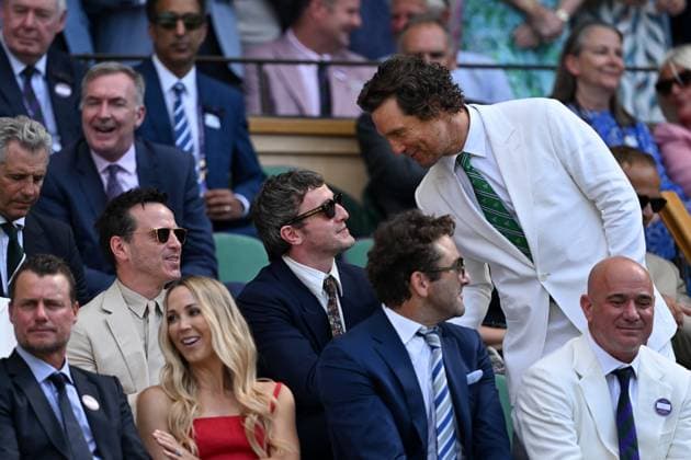 Day Fourteen: The Championships - Wimbledon 2025 LONDON, ENGLAND - JULY 13: Actor Matthew McConaughey speaks to Andrew Scott and Paul Mescal in the royal box ahead of the Gentlemen s Singles final match between Jannik Sinner of Italy and Carlos Alcaraz of Spain on day fourteen of The Championships Wimbledon 2025 at All England Lawn Tennis and Croquet Club on July 13, 2025 in London, England. (Photo by Visionhaus via ) London All England Lawn Tennis and Croq England United Kingdom Copyright: xVisionhausx 776305105
