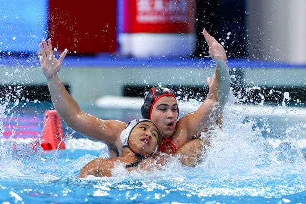 Aleksa Gardijan of Canada, Wai Chun Fong of Singapore Singapore v Canada, Water polo, Wasserball Singapore 2025 World Aquatics Championships, OCBC Aquatic Centre, July 14, 2025, Singapore, Singapore.