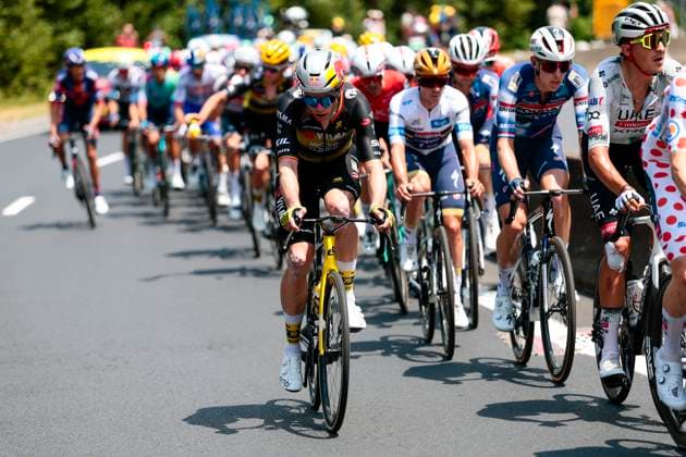 Tour de France 2025 Stage 10 LE MONT-DORE PUY DE SANCY, FRANCE - JULY 14 : Van Aert Wout (BEL) of Team Visma - Lease a Bike in action during stage 10 of the 112th edition of Tour de France an UCI World Tour 2.UWT cycling road race stage for Men Elite of 163 km with start in Ennezat and finish in Le Mont-Dore Puy de Sancy on July 14, 2025 in Le Mont-Dore Puy de Sancy, France, 14 07 2025 ( Motordriver Kenny Verfaillie - Le Mont-Dore Puy de Sancy France  Copyright: xLucaxBettinix