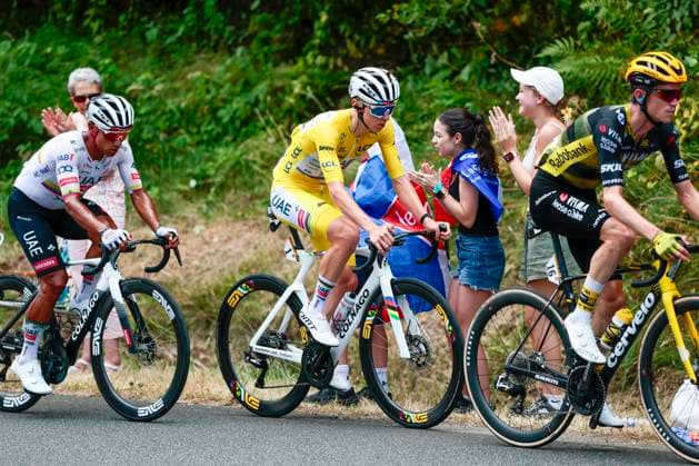 Tour de France 2025 Stage 10 LE MONT-DORE PUY DE SANCY, FRANCE - JULY 14 : Pogacar Tadej (SLO) of UAE Team Emirates in action during stage 10 of the 112th edition of Tour de France an UCI World Tour 2.UWT cycling road race stage for Men Elite of 163 km with start in Ennezat and finish in Le Mont-Dore Puy de Sancy on July 14, 2025 in Le Mont-Dore Puy de Sancy, France, 14 07 2025 ( Motordriver Kenny Verfaillie - Le Mont-Dore Puy de Sancy France  Copyright: xLucaxBettinix
