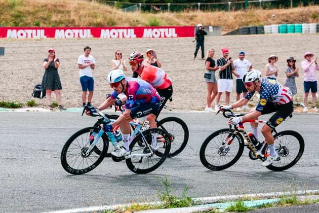 Tour de France 2025 Stage 10 LE MONT-DORE PUY DE SANCY, FRANCE - JULY 14 : Woods Michael (CAN) of Israel - Premier Tech, Quinn Sean (USA) of EF Education - EasyPost in action during stage 10 of the 112th edition of Tour de France an UCI World Tour 2.UWT cycling road race stage for Men Elite of 163 km with start in Ennezat and finish in Le Mont-Dore Puy de Sancy on July 14, 2025 in Le Mont-Dore Puy de Sancy, France, 14 07 2025 ( Motordriver Kenny Verfaillie - Le Mont-Dore Puy de Sancy France  Copyright: xLucaxBettinix
