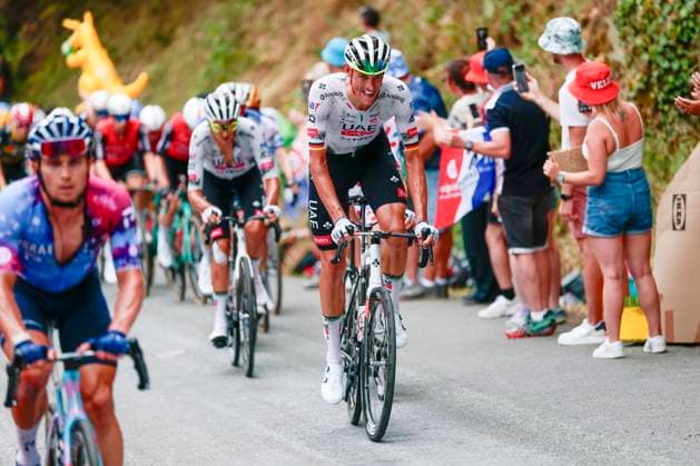 Tour de France 2025 Stage 10 LE MONT-DORE PUY DE SANCY, FRANCE - JULY 14 : Politt Nils (GER) of UAE Team Emirates - XRG in action during stage 10 of the 112th edition of Tour de France an UCI World Tour 2.UWT cycling road race stage for Men Elite of 163 km with start in Ennezat and finish in Le Mont-Dore Puy de Sancy on July 14, 2025 in Le Mont-Dore Puy de Sancy, France, 14 07 2025 ( Motordriver Kenny Verfaillie - Le Mont-Dore Puy de Sancy France  Copyright: xLucaxBettinix