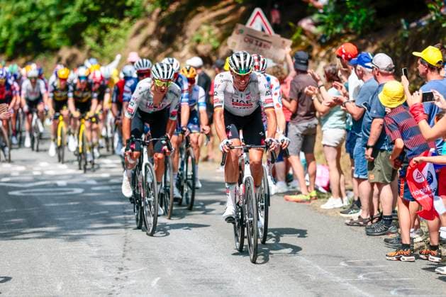 Tour de France 2025 Stage 10 LE MONT-DORE PUY DE SANCY, FRANCE - JULY 14 : Politt Nils (GER) of UAE Team Emirates - XRG in action during stage 10 of the 112th edition of Tour de France an UCI World Tour 2.UWT cycling road race stage for Men Elite of 163 km with start in Ennezat and finish in Le Mont-Dore Puy de Sancy on July 14, 2025 in Le Mont-Dore Puy de Sancy, France, 14 07 2025 ( Motordriver Kenny Verfaillie - Le Mont-Dore Puy de Sancy France  Copyright: xLucaxBettinix